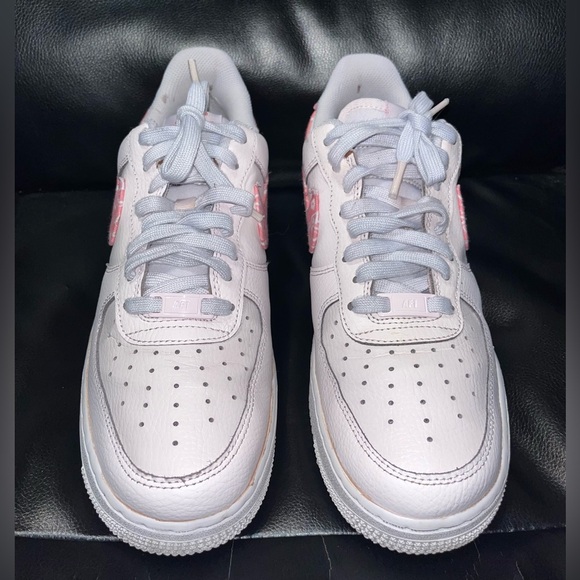 Womens Nike Air Force 1'07
Paisley Pearl Pink White
Women 11 Men 9.5 FD1448-664 - Picture 2 of 8